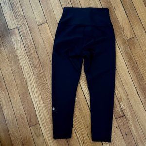 Alo Yoga AirLift Capri Legging
